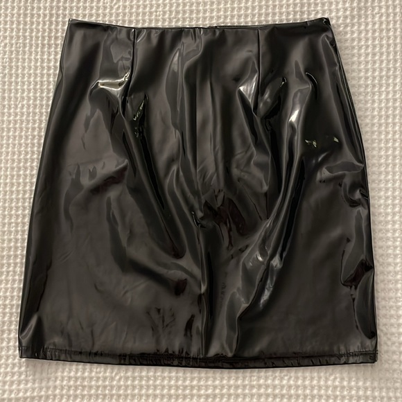 *NEVER BEEN WORN* Fashionova black latex mini skirt size SM - Picture 3 of 4